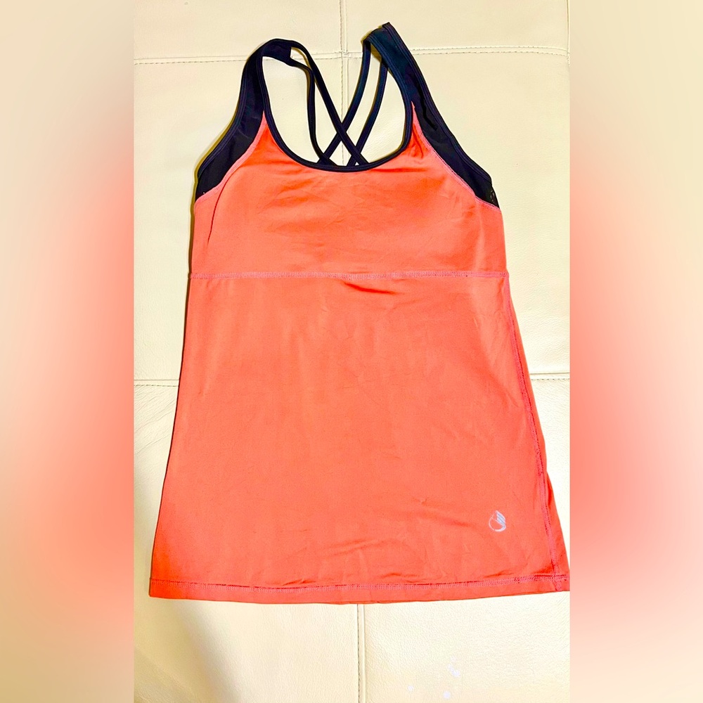 Women’s breathable cross cross back workout tank. Gently used.